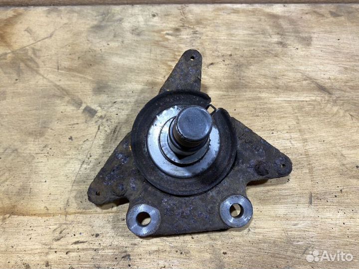 Цапфа задняя левая Renault Scenic 3 X94