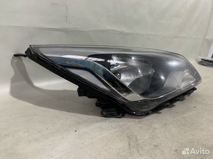 Hyundai Solaris 14- Фара правая