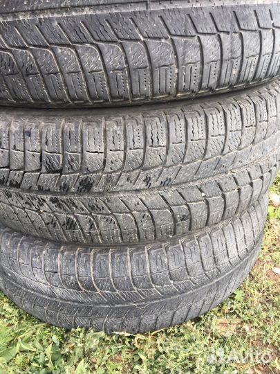 Michelin X-Ice XI3 215/65 R16 102