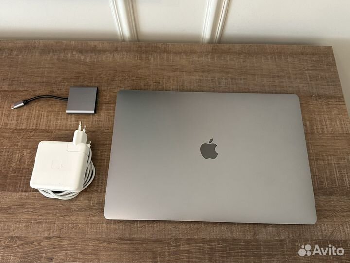 MacBook Pro 15 2017 Touch Bar i7/16Gb/256Gb