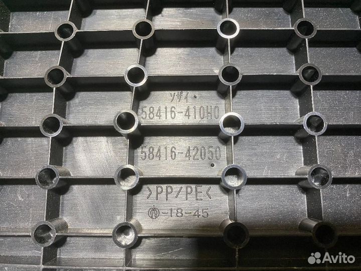 Накладка обшивки крышки багажника Toyota RAV4 IV рестайлинг (2015—2019)