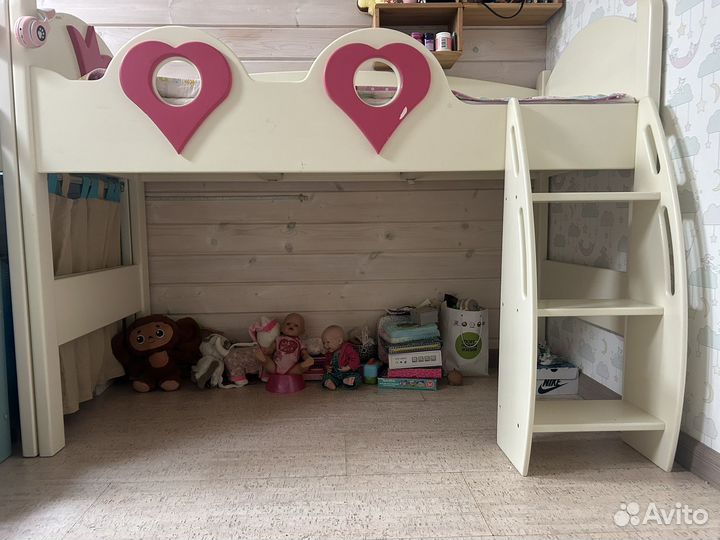 Кровать детская из массива