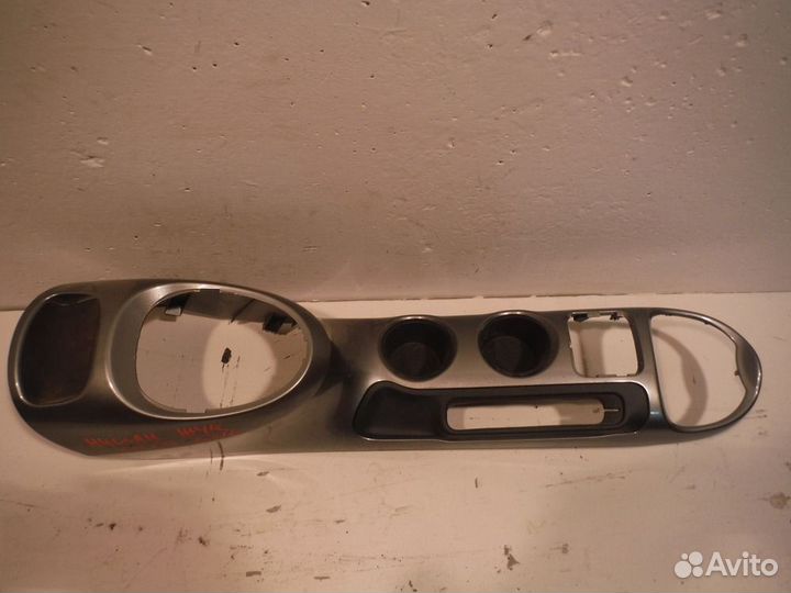 Накладка центральной консоли nissan Juke 2011