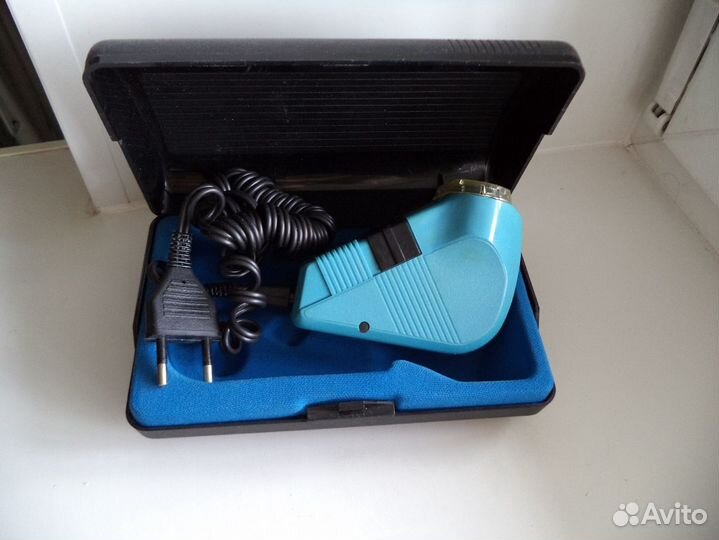 3 электробритвы + 1 заводная времен СССР