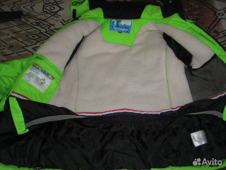 Горнолыжная женская куртка