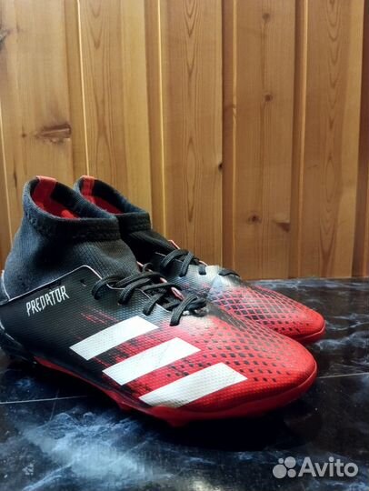 Футбольные бутсы Adidas Predator