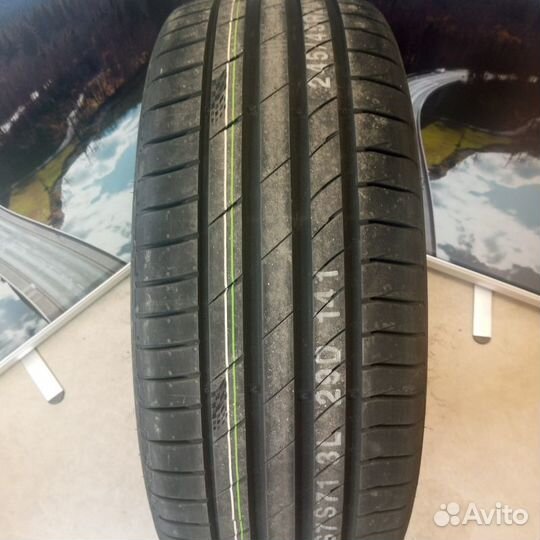 Kumho Ecsta PS71 225/35 R20 90Y