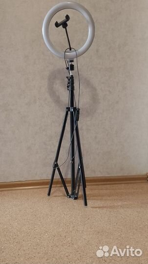 Кольцевая лампа со штативом