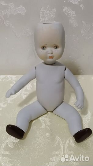 Кукла фарфоровая