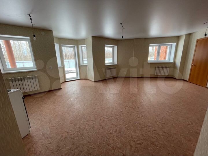 4-к. квартира, 91 м², 1/3 эт.