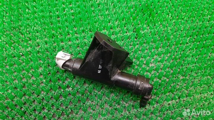 Форсунка омывателя фар левая Kia Sorento 2017