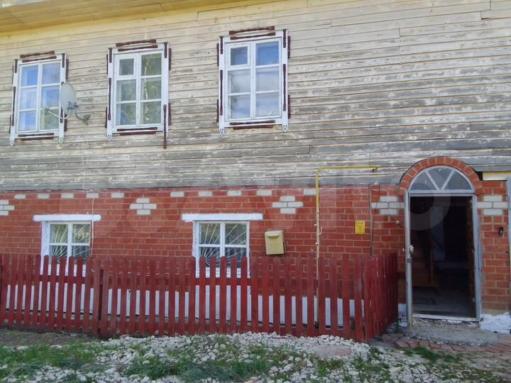 Дом 190 м² на участке 8 сот.