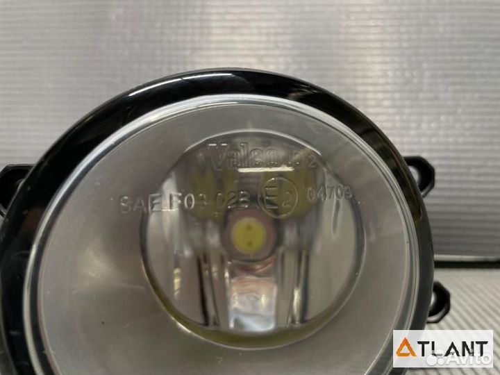 Туманка передняя левая toyota isis