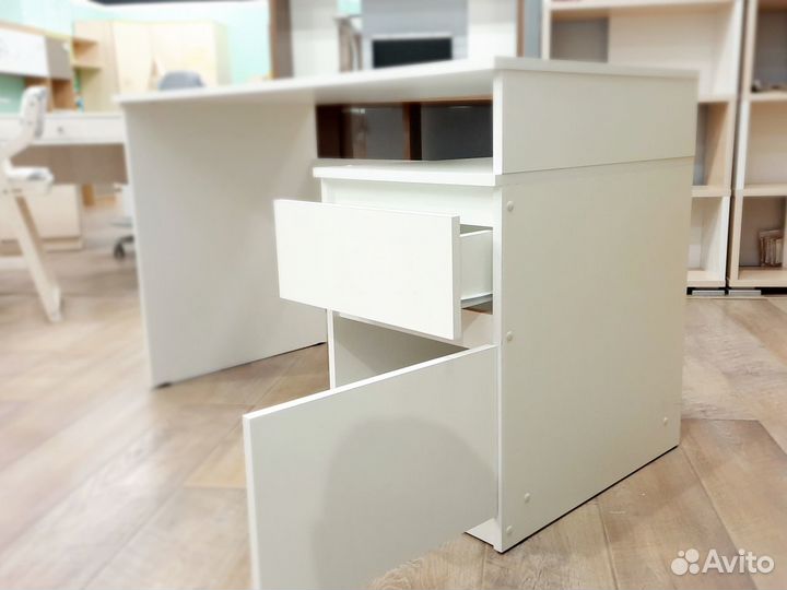 Белый письменный стол для школьника как IKEA NEW