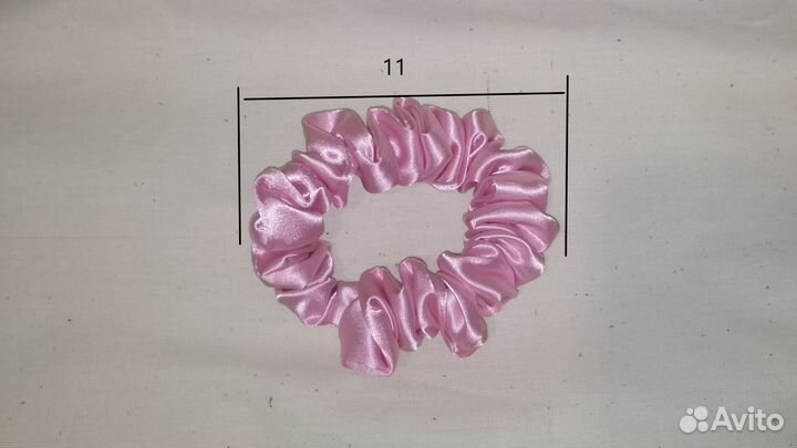 Розовая атласная объёмная резинка для волос