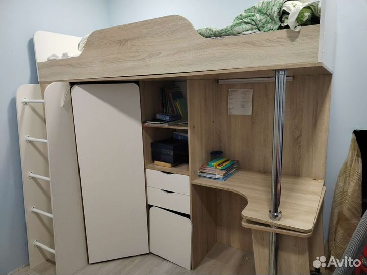 Кровать со столом и шкафом