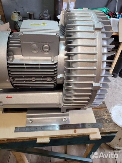 Вихревой вакуумный насос UV