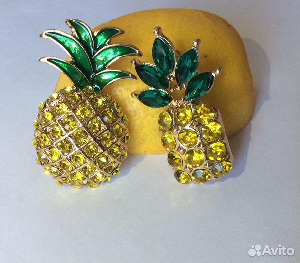 Броши ананасы