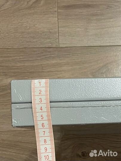 Ключница настенная металлическая