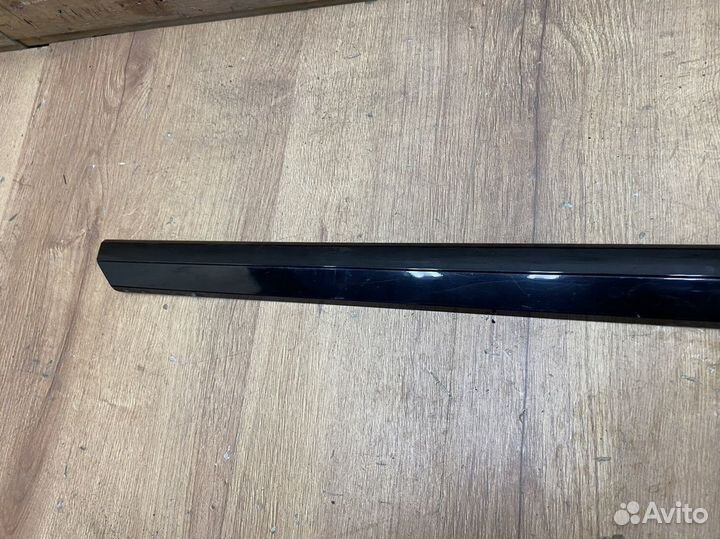 Молдинг двери передней левой Vw Passat B8