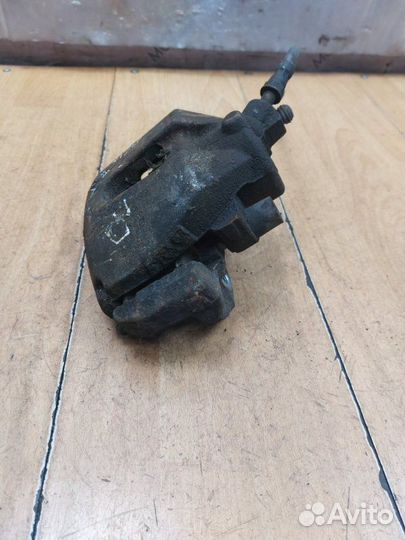 Тормозной суппорт передний правый Ford Focus 2