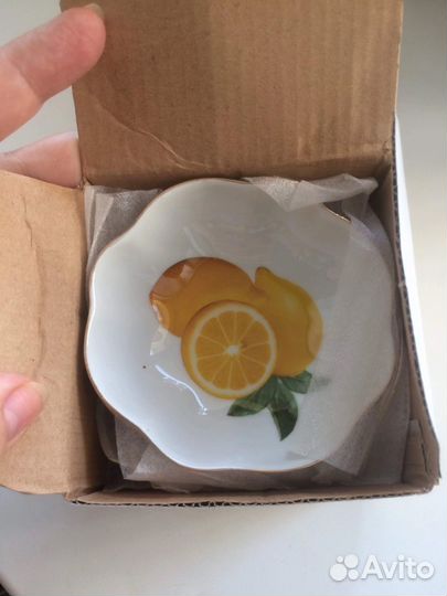 Посуда с лимонами