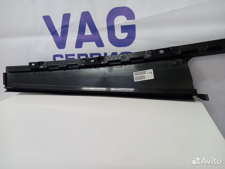 Накладка двери задн прав А7 черная 165 5E0839902B