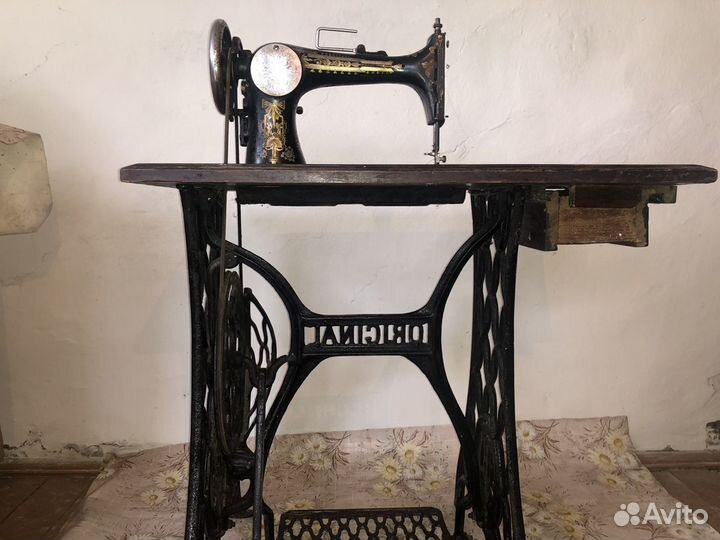 Старинная швейная машинка Кайзер