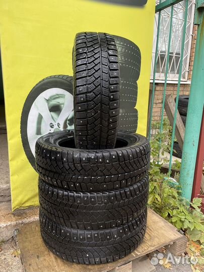 Viatti Brina Nordico V-522 205/60 R16 93T