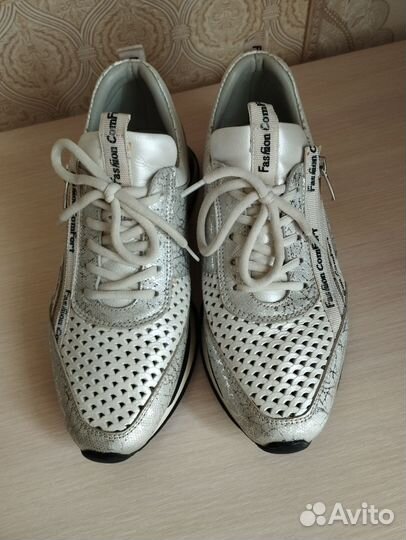 Кроссовки женские 38 размер
