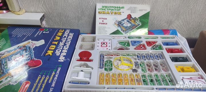 Электронный конструктор Знаток 999 схем