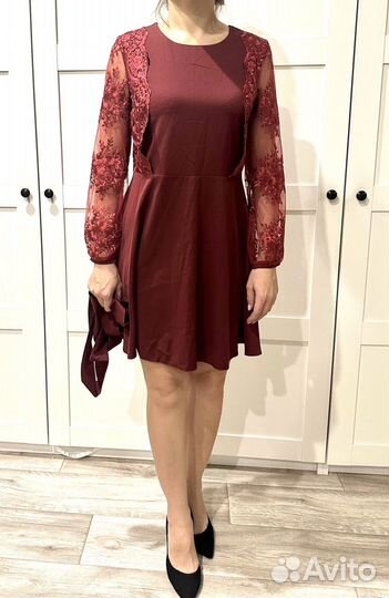 Платье женское с кружевами