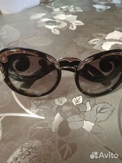 Солнечные очки женские prada