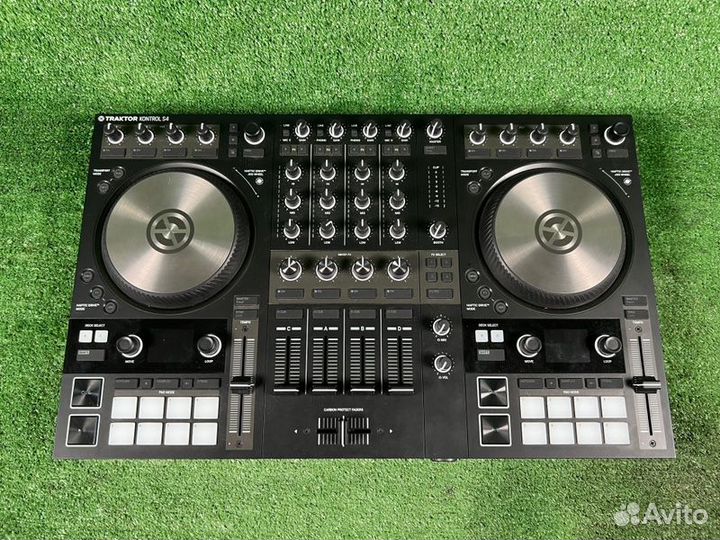 DJ-контроллер NI Traktor Kontrol S4 MK3