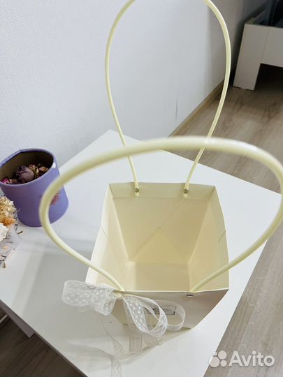 Шляпные коробки и корзина для цветов