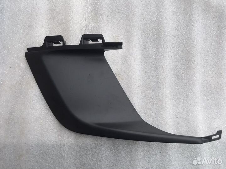 Вставка заглушки бампера Peugeot 308