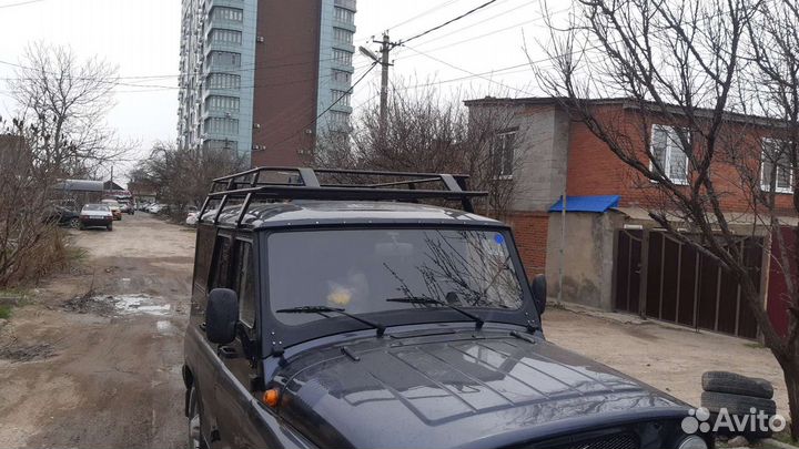 Продаёт багажник на автомобиль УАЗ хантер и 3151