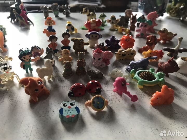 Маленькие машинки и маленькие игрушки