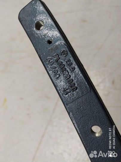 Петля двери багажника правая Volkswagen Touareg