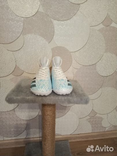 Футбольные кроссовки adidas
