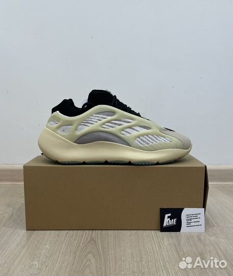 Adidas Yeezy Boost 700 v3