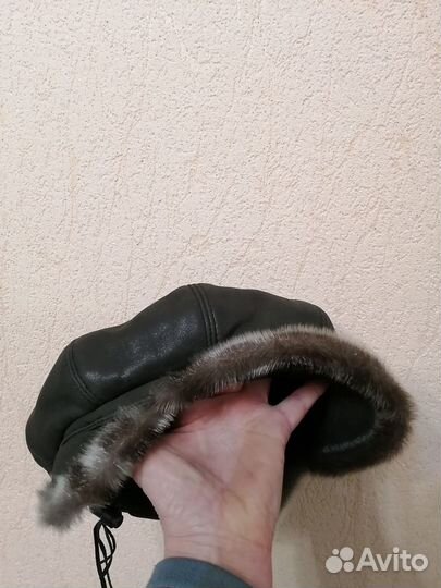 Кепка кожаная женская с мехом нерпы