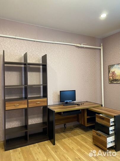 Компьютерный стол угловой + книжный стеллаж