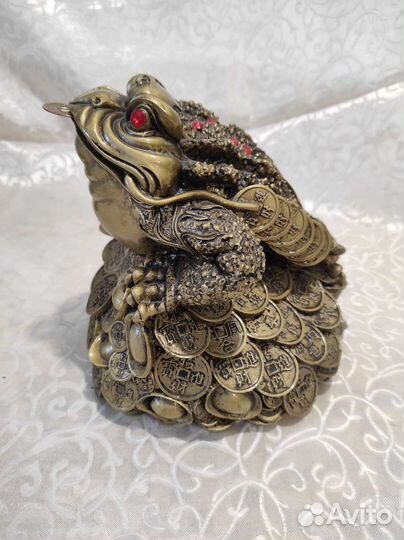 Трёхлапая Жаба денежная лягушка. Новая