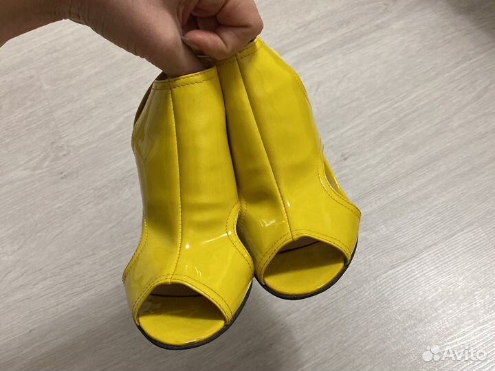 Босоножки 39