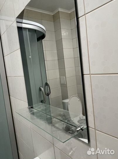 Зеркало с полкой