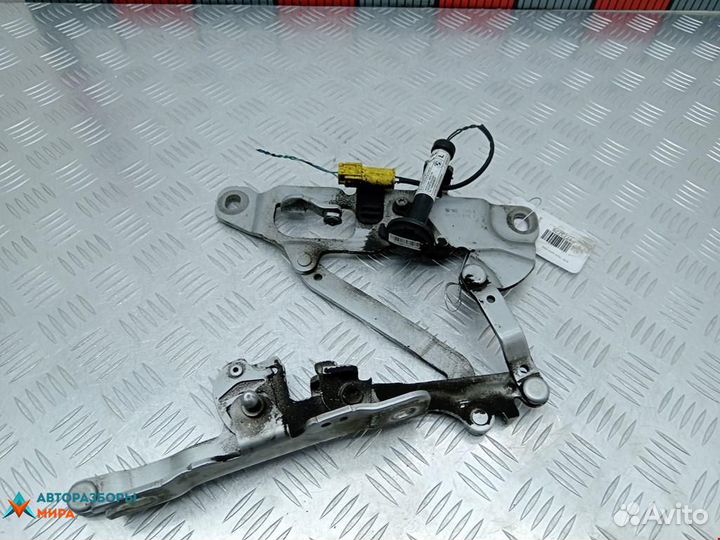 Петля капота BMW 5 F07/F10/F11 рест. 2015