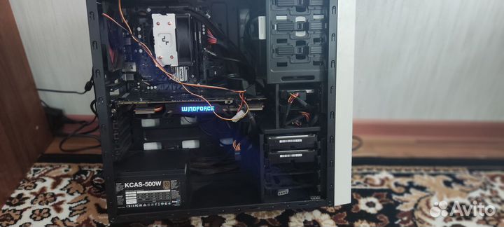 Игровой системный блок с монитором