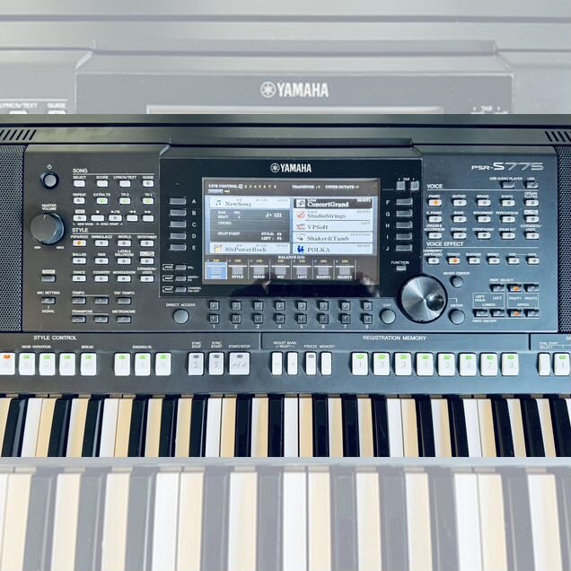 Синтезатор Yamaha psr S775
