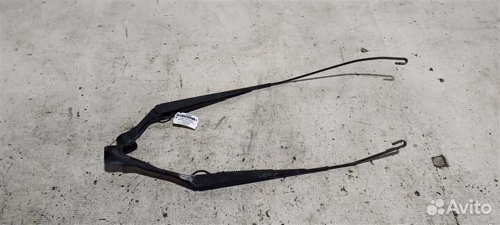 Поводок стеклоочистителя передний пара Mitsubishi